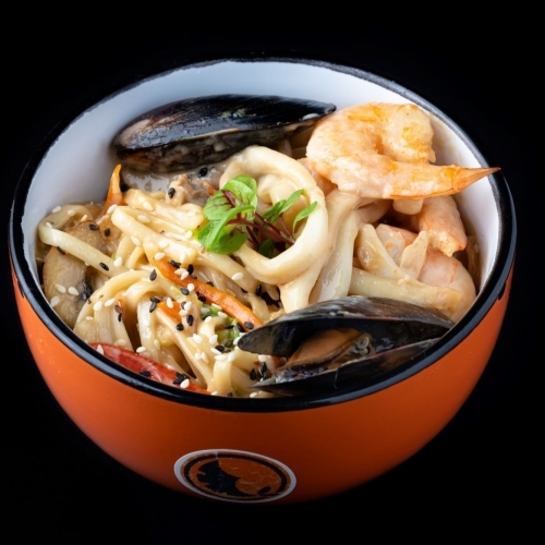 Wok с морепродуктами в сливочном соусе Wok с морепродуктами в сливочном соусе